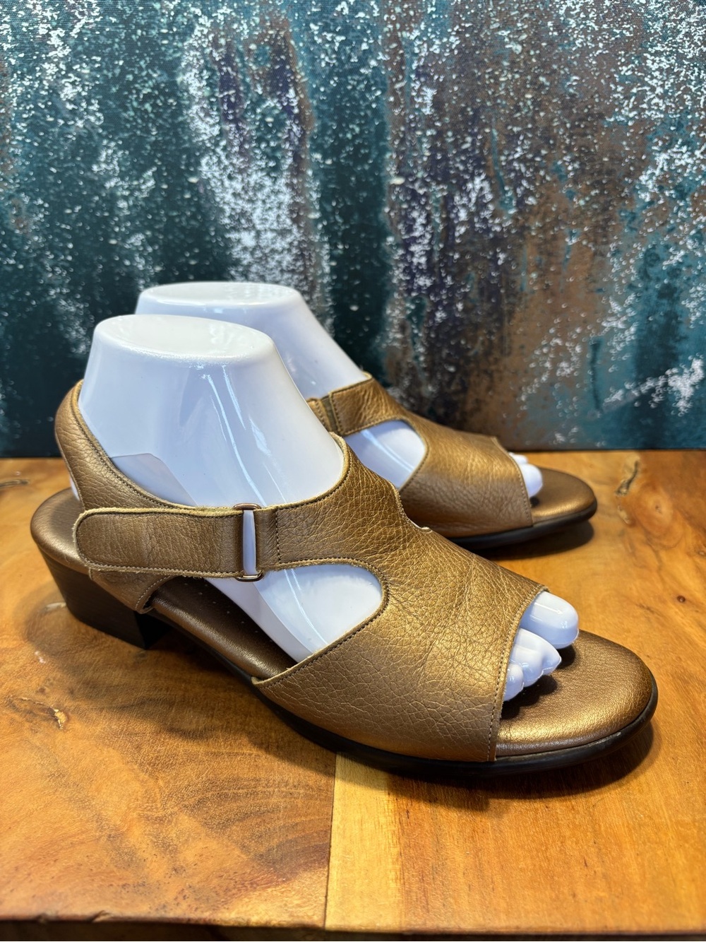 SAS Comfort Bronze Metallic Leather Suntimer Sandals Size 9 GUC‎